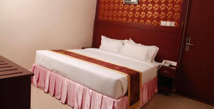 Hotel Hiton Perintalmanna Zewnętrze zdjęcie